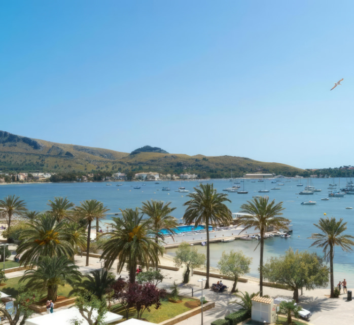 Views of the promenade of Puerto Pollensa