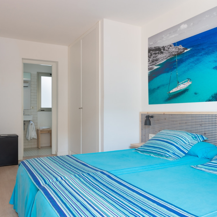 Chambre pour deux personnes équipée d'un lit double