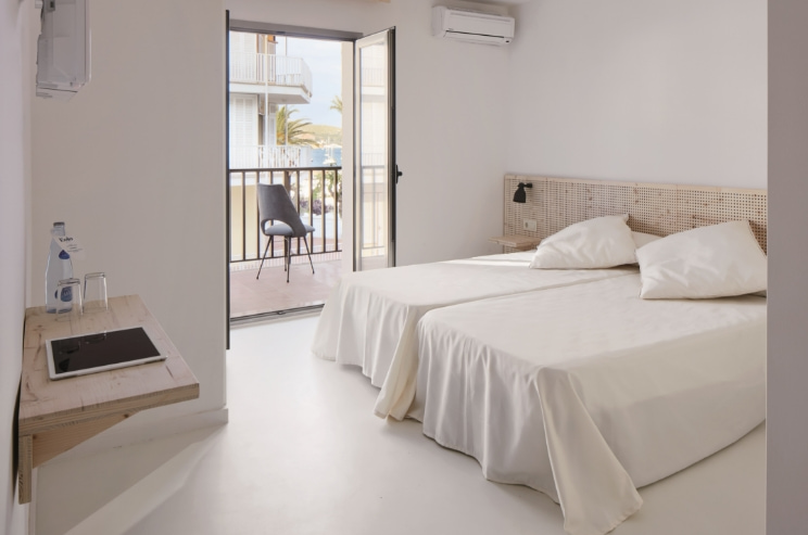 Photo détaillée de la Chambre Double Vue Mer Latérale avec Terrasse
