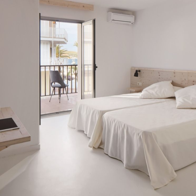 Photo détaillée de la Chambre Double Vue Mer Latérale avec Terrasse