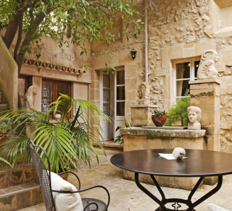 Photo detail of the courtyard of the Dionís Bennàssar Museum